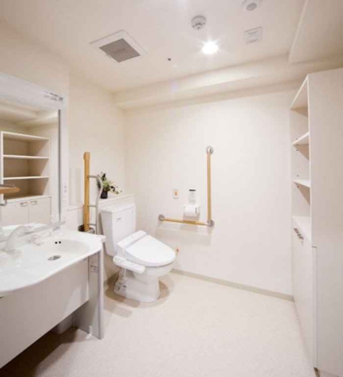 多機能トイレ・洗面ユニット SOMPOケア ラヴィーレレジデンス泉中央(住宅型有料老人ホーム)の画像