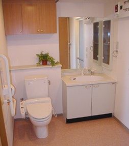居室トイレ・洗面 メデカマンション桂(高齢者賃貸住宅)の画像