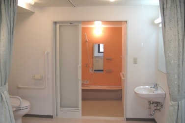 浴室・トイレ(二人部屋) グリーンライフ中央前橋(住宅型有料老人ホーム)の画像
