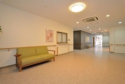 館内廊下 そんぽの家S 川口東領家(サービス付き高齢者向け住宅(サ高住))の画像