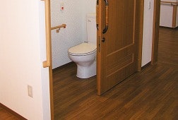 居室トイレ そんぽの家東川口(有料老人ホーム[特定施設])の画像