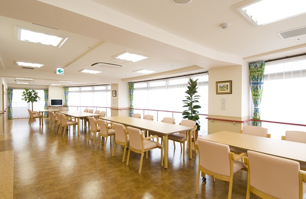 食堂兼機能訓練室 グッドタイムホーム・三郷(有料老人ホーム[特定施設])の画像