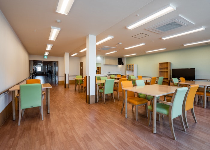食堂兼機能訓練室 レクケア松ヶ丘(サービス付き高齢者向け住宅(サ高住))の画像