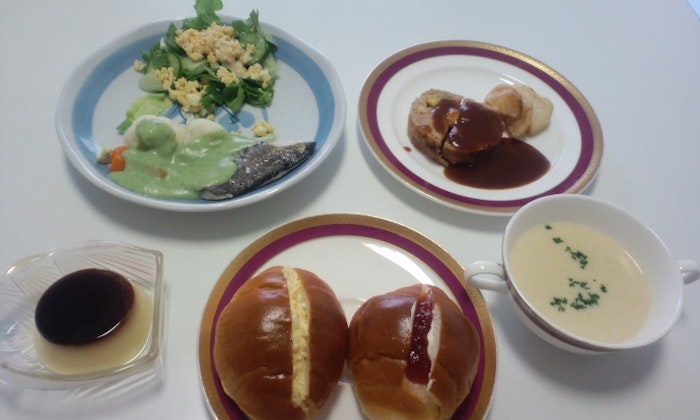 お食事一例(お誕生日メニュー) エルダーホーム新松戸(住宅型有料老人ホーム)の画像