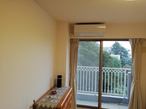 トラストガーデン南平台の居室内設備-エアコン