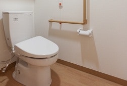 居室トイレ そんぽの家S江古田(サービス付き高齢者向け住宅(サ高住))の画像