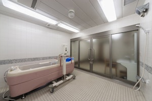 チャームスイート石神井公園の介護浴室
