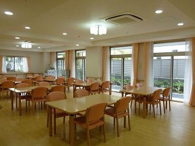 食堂 プラチナ・シニアホーム武蔵村山(サービス付き高齢者向け住宅[特定施設])の画像