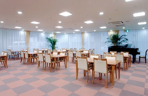 ダイニングルーム(食堂兼機能訓練室) グッドタイムナーシングホーム・日本橋(有料老人ホーム[特定施設])の画像