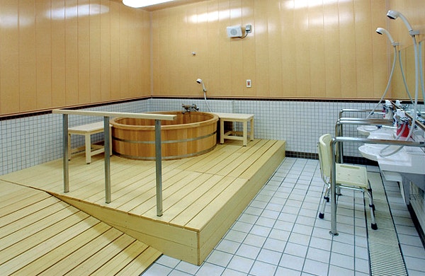 ひのき風呂(介護浴室) グッドタイムナーシングホーム・日本橋(有料老人ホーム[特定施設])の画像