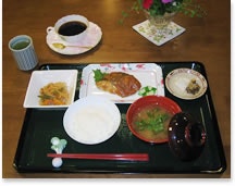お食事の一例 カーロガーデン八王子(有料老人ホーム[特定施設])の画像