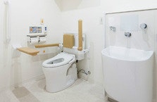 オストメイト対応多目的トイレ ネクサスコート麻生栗木台(住宅型有料老人ホーム)の画像
