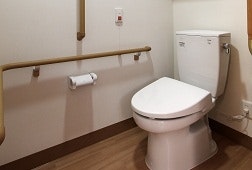 居室トイレ そんぽの家城山(有料老人ホーム[特定施設])の画像