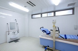 浴室C(機械浴槽寝台タイプ) アルプスの杜 かみみぞ(有料老人ホーム[特定施設])の画像