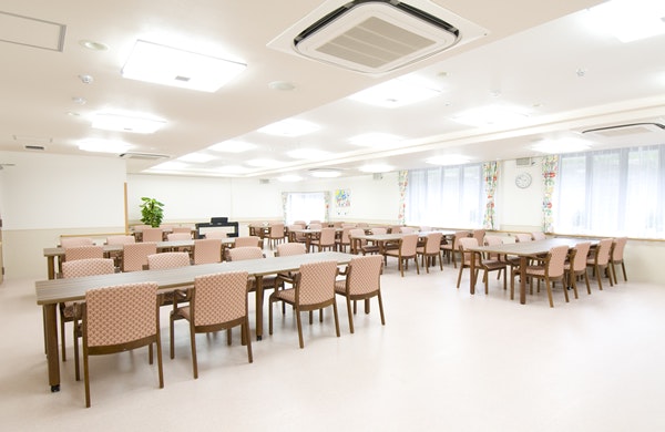 食堂兼機能訓練室 グッドタイムナーシングホーム・港南台(住宅型有料老人ホーム)の画像