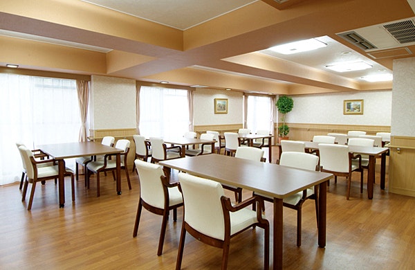 食堂兼機能訓練室 グッドタイムホーム・十日市場(住宅型有料老人ホーム)の画像