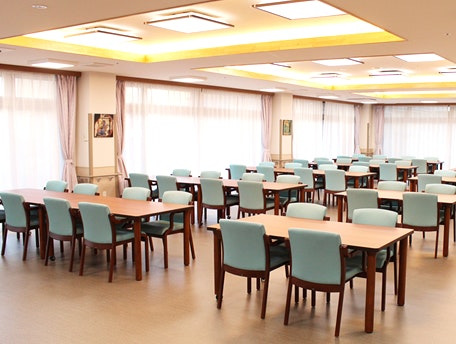 食堂兼機能訓練室 グッドタイムホーム・茅ヶ崎(住宅型有料老人ホーム)の画像