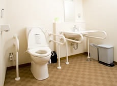 車いす対応型トイレ SOMPOケア そんぽの家 本郷台(有料老人ホーム[特定施設])の画像