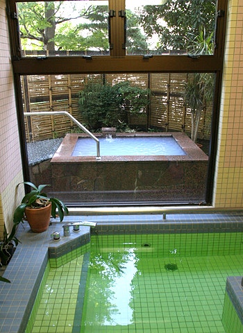 浴室から見える露天風呂 グッドタイムホーム・青葉台(有料老人ホーム[特定施設])の画像