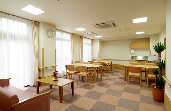 食堂兼機能訓練室 グッドタイムホーム・青葉田奈(有料老人ホーム[特定施設])の画像