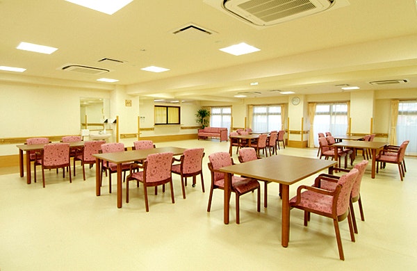 食堂・多目的ホール グッドタイムナーシングホーム・荏田(住宅型有料老人ホーム)の画像
