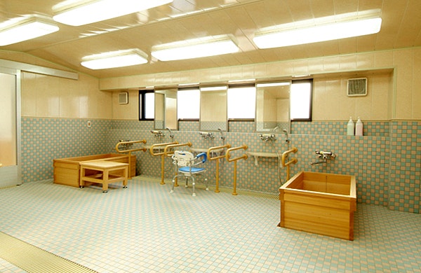 ひのき風呂(浴室) グッドタイムナーシングホーム・荏田(住宅型有料老人ホーム)の画像