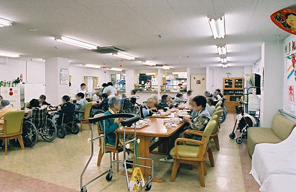 食堂兼機能訓練室 グッドタイムホーム・川崎大師(有料老人ホーム[特定施設])の画像