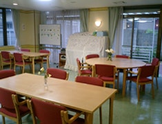食堂兼談話室 フローレンスケア宿河原(有料老人ホーム[特定施設])の画像
