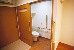 居室トイレ そんぽの家富士宮(有料老人ホーム[特定施設])の画像