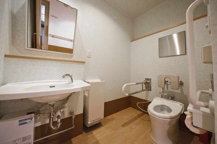 1階共用トイレ スローライフ沼津門池(サービス付き高齢者向け住宅(サ高住))の画像