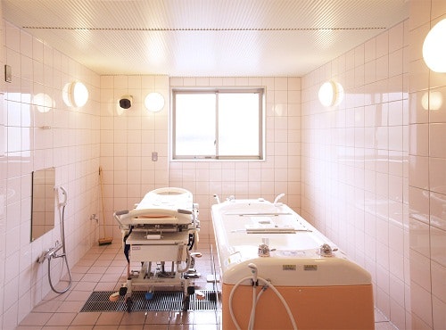 機械浴 ロータスケア岡宮(住宅型有料老人ホーム)の画像