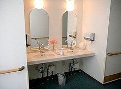 洗面所 マコDEホーム弁天(住宅型有料老人ホーム)の画像