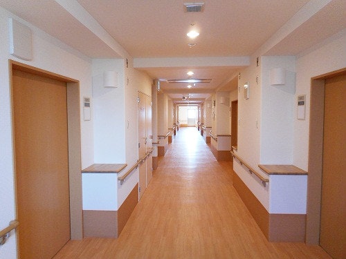 廊下 アイクラシエ裾野(住宅型有料老人ホーム)の画像
