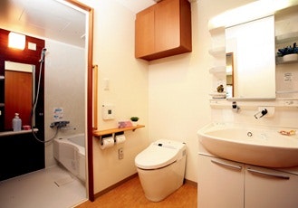 居室トイレ・洗面台・バスルーム(一般居室) グライフ東鷹匠(有料老人ホーム[特定施設])の画像