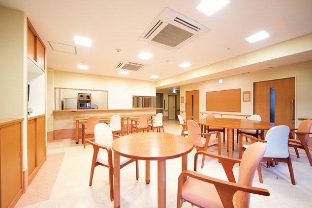 食堂兼機能訓練室 ハイリタイヤー名城(有料老人ホーム[特定施設])の画像