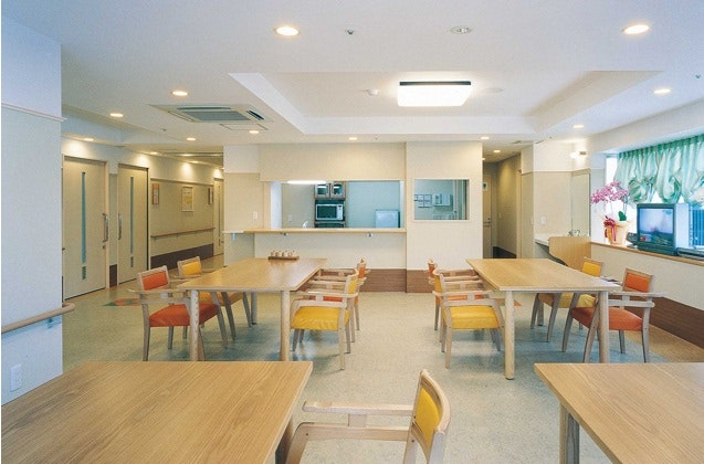 食堂兼機能訓練室 ハイリタイヤー松葉公園(有料老人ホーム[特定施設])の画像