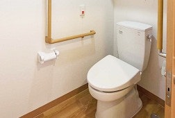 居室トイレ そんぽの家S 京都嵐山(サービス付き高齢者向け住宅(サ高住))の画像