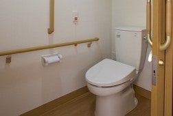 居室トイレ そんぽの家京都羽束師(有料老人ホーム[特定施設])の画像