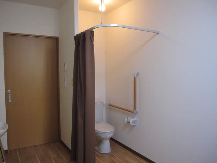 居室内トイレ ライフパートナー浜寺(住宅型有料老人ホーム)の画像
