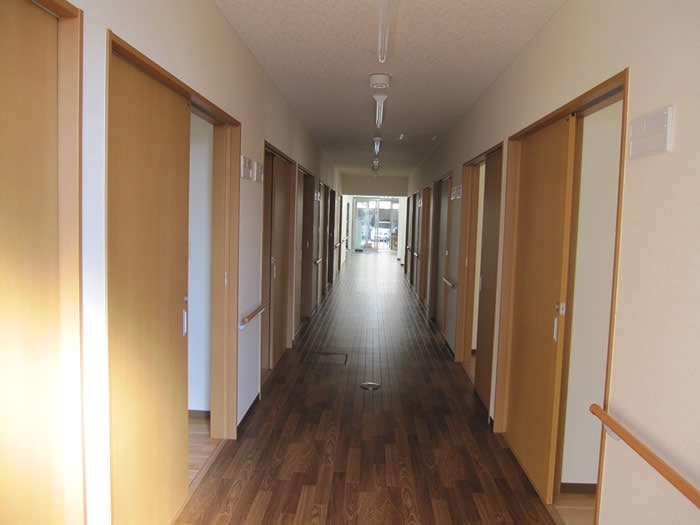 1階廊下 ライフパートナー浜寺(住宅型有料老人ホーム)の画像