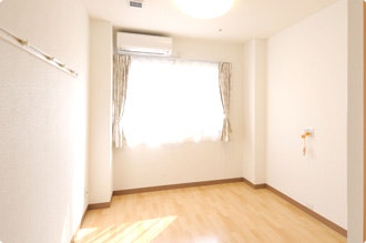 居室2 やさしい手 東大阪楠根(住宅型有料老人ホーム)の画像