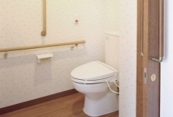 居室トイレ そんぽの家狭山(有料老人ホーム[特定施設])の画像