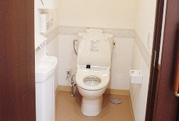 居室トイレ SOMPOケア そんぽの家 なんば(有料老人ホーム[特定施設])の画像