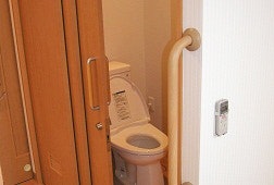 居室トイレ そんぽの家寝屋川寿町(有料老人ホーム[特定施設])の画像