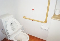 居室トイレ そんぽの家新石切(有料老人ホーム[特定施設])の画像