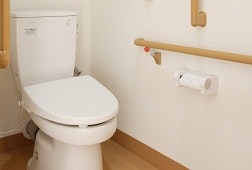 居室トイレ そんぽの家生野林寺(有料老人ホーム[特定施設])の画像