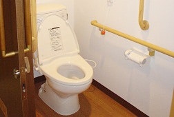 居室トイレ そんぽの家天下茶屋駅前(有料老人ホーム[特定施設])の画像