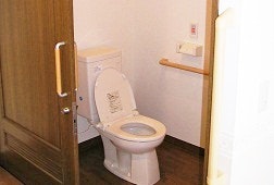 居室トイレ そんぽの家八尾北(有料老人ホーム[特定施設])の画像