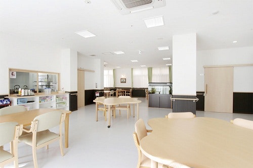 食堂・談話スペース ハートビレッジ岸和田(住宅型有料老人ホーム)の画像