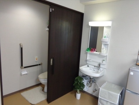 トイレ・洗面(2人部屋) エスペランス旭(住宅型有料老人ホーム)の画像
